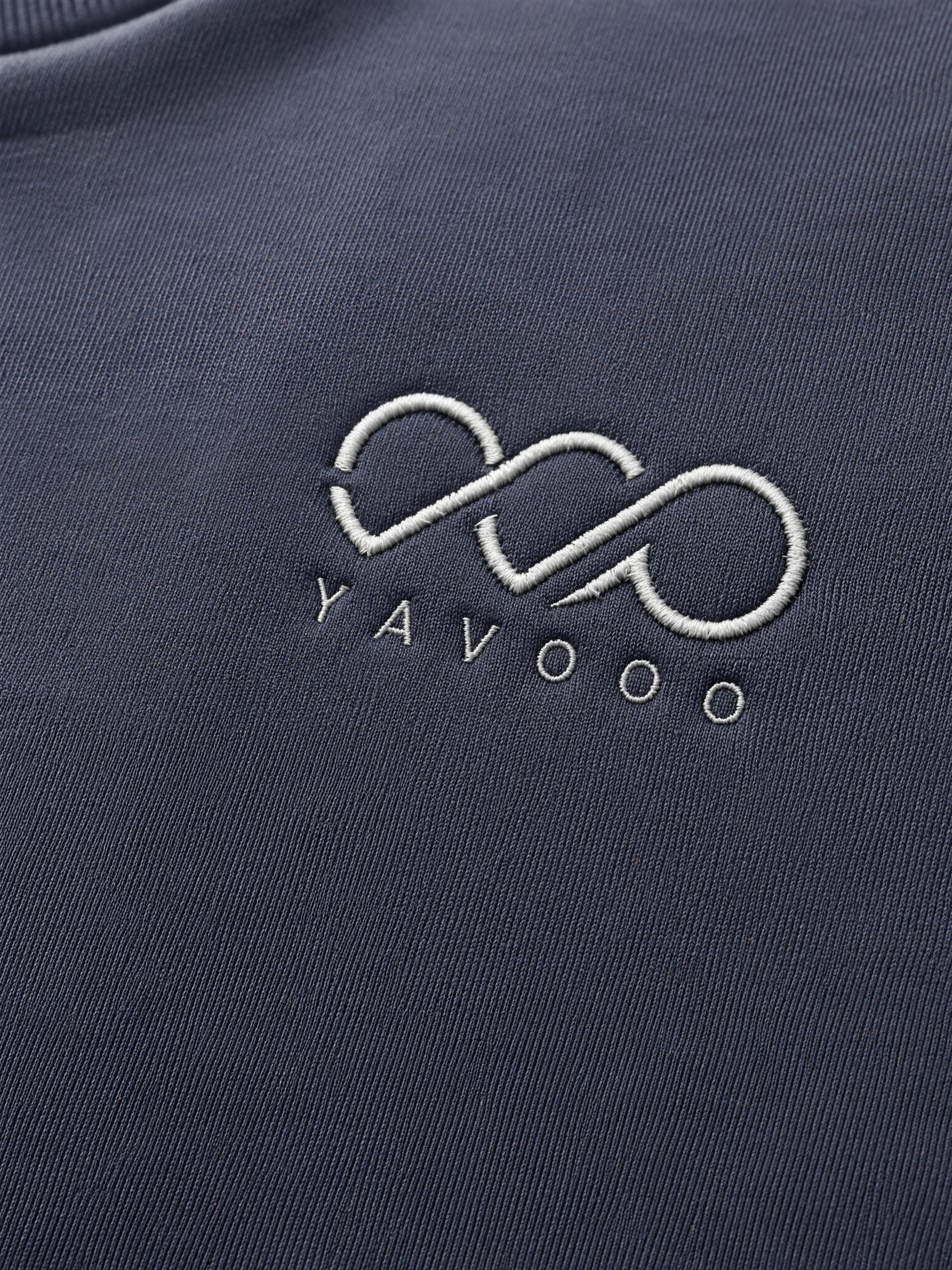YAVOOO Crewneck – chest logo embroidery close-up