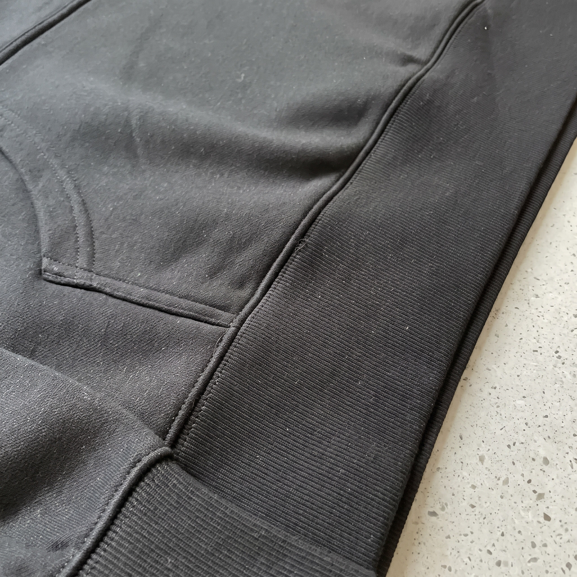 YAVOOO hoodie shoulder and hood detail, light concrete background
